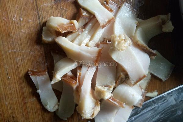 腊肉炒豇豆的做法图解2
