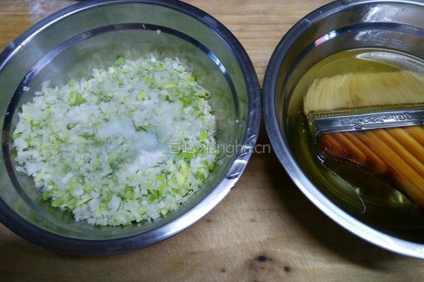 葱香油饼的做法图解2