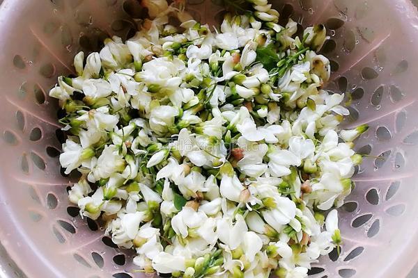 豆腐炖槐花的做法图解1