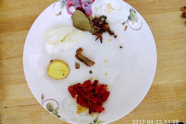 椒麻鸡的做法图解1