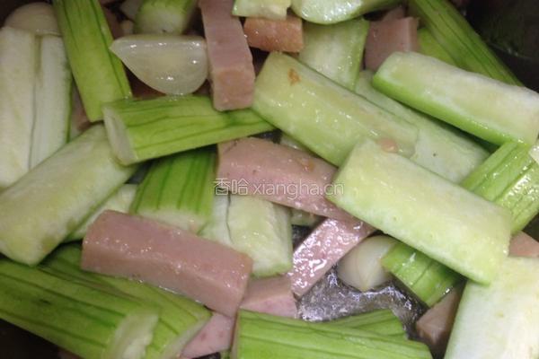 午餐肉烩丝瓜的做法图解6