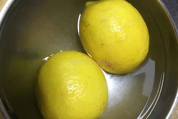 蜂蜜柠檬水的做法图解1