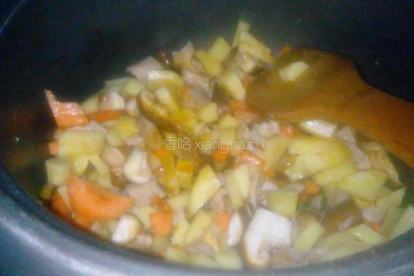 电饭锅版–土豆香菇焖饭的做法图解5