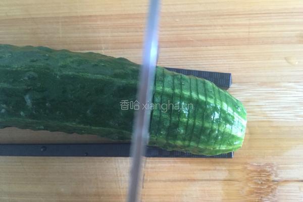 蓑衣黄瓜的做法图解3