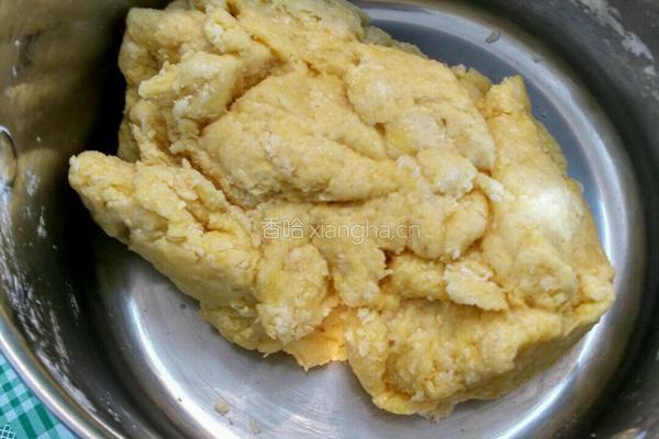 豆沙面包的做法图解2