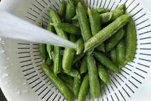 水煮豌豆的做法图解2