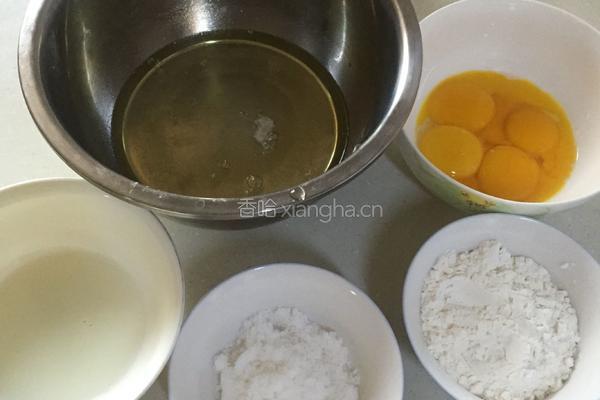 八寸标准戚风的做法图解1