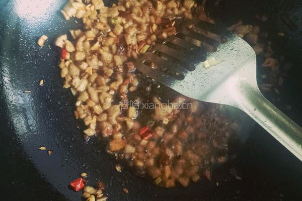 蘑菇豆角肉丁拌面的做法图解4