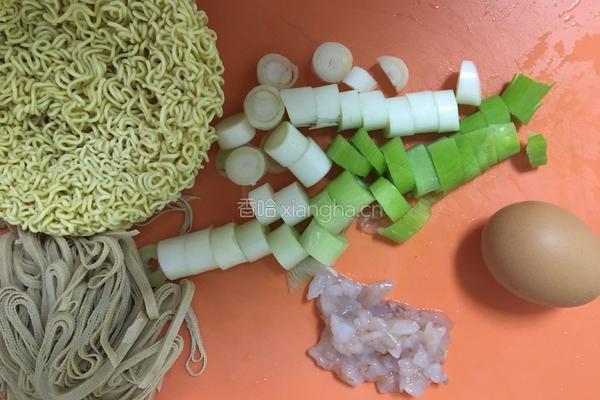 炒方便面的做法图解1