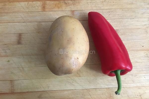 红椒土豆丝的做法图解1