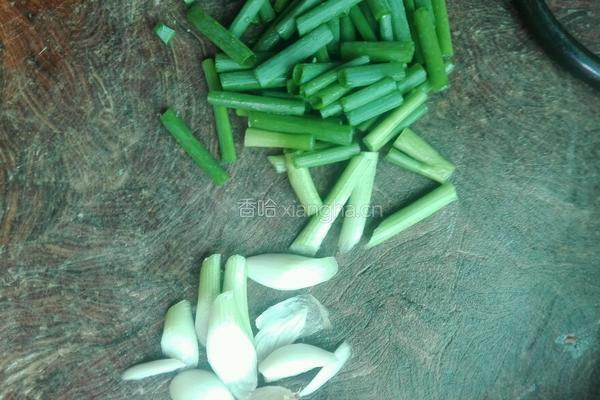 蒜苔炒腊肉的做法图解4