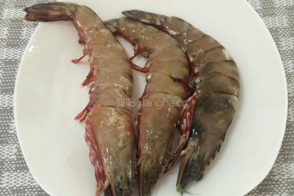 干逼鸡肉大虾的做法图解1