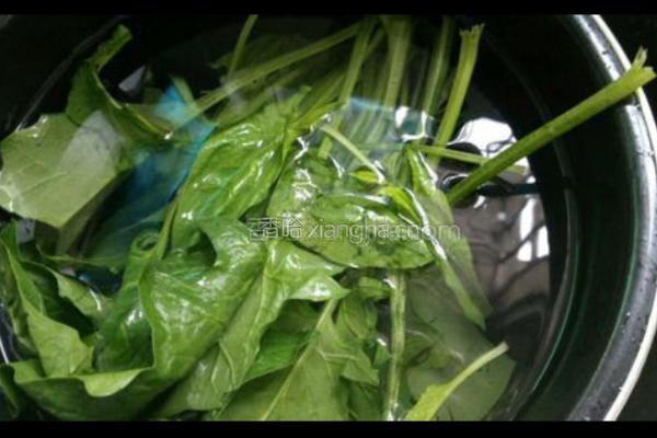 菠菜丸子的做法图解1