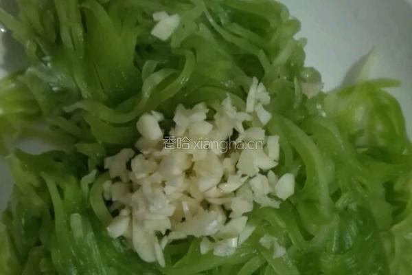 凉拌爽口莴苣丝的做法图解7