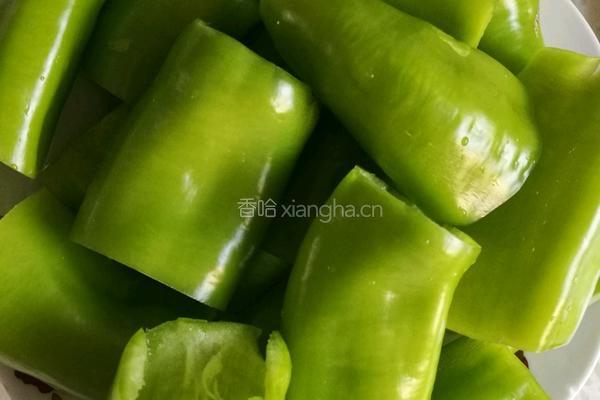 虎皮尖椒的做法图解1