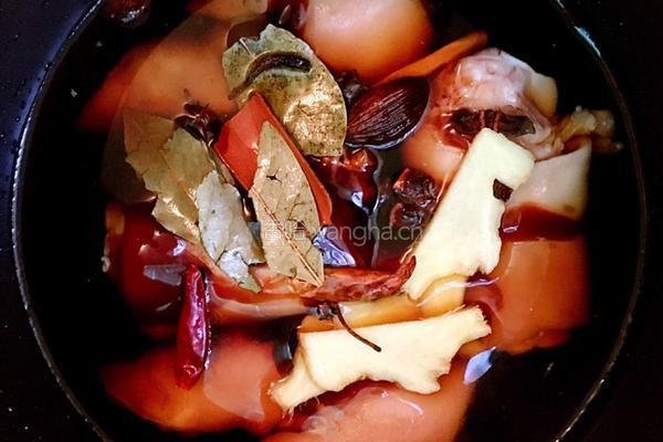 卤猪手的做法图解2