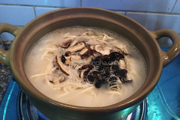 五彩砂锅汤面的做法图解9