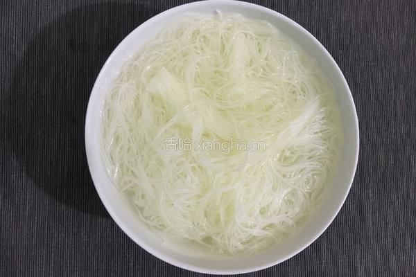 杂锦炒米粉的做法图解1