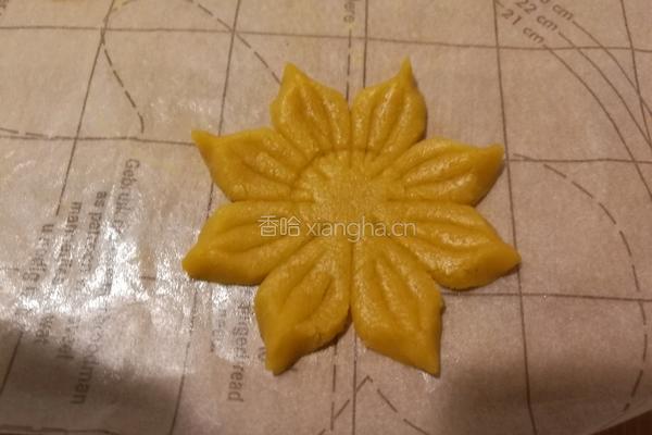 向日葵黄油饼干的做法图解8