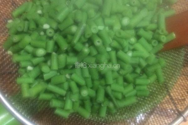 豆角橄榄菜的做法图解3