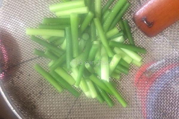 蒜苔炒火腿的做法图解3