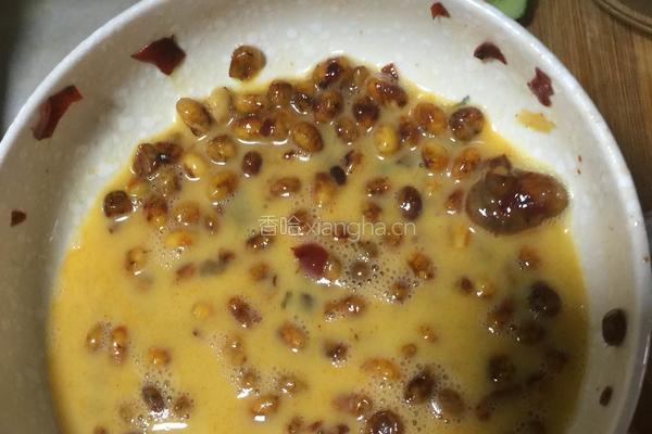洋葱辣豆鸡蛋的做法图解1