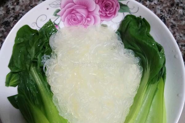 香菇鸡肉盖浇米线的做法图解3