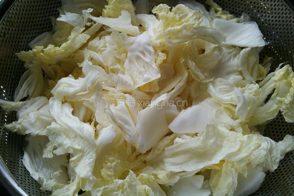 肉末炒大白菜的做法图解1