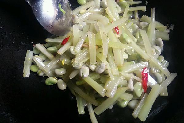 泡椒牛皮菜炒蚕豆的做法图解7