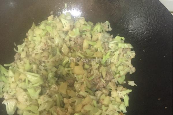 土豆，包菜，肉沫，蘑菇，花菜包子馅的做法图解6