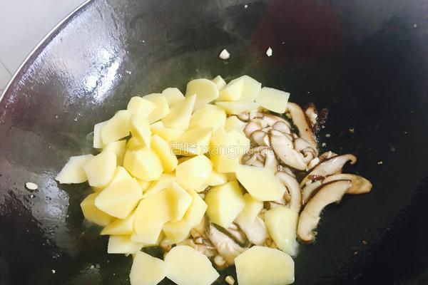 香菇焖土豆的做法图解9