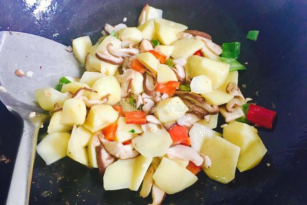 香菇焖土豆的做法图解10