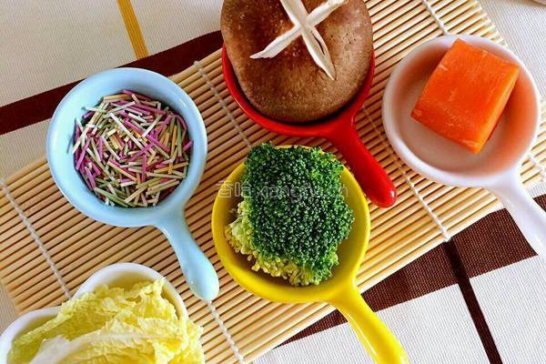 香菇杂蔬颗粒面的做法图解1