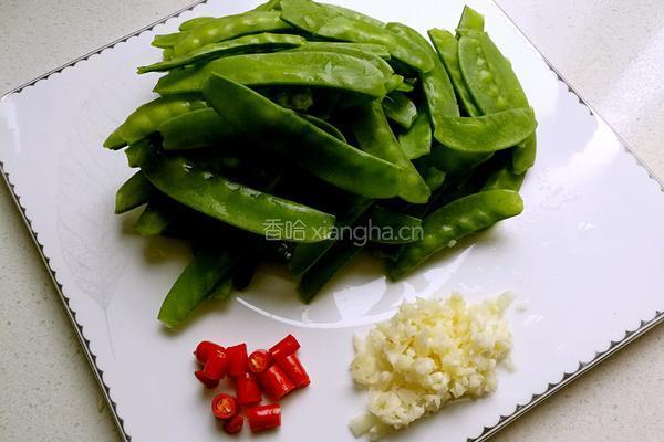 蒜香荷兰豆的做法图解1