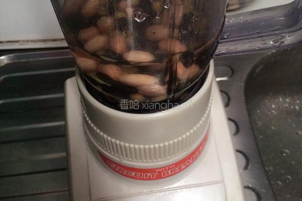 花生黑豆豆浆的做法图解3