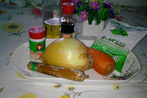 洋葱炒火腿肠的做法图解2