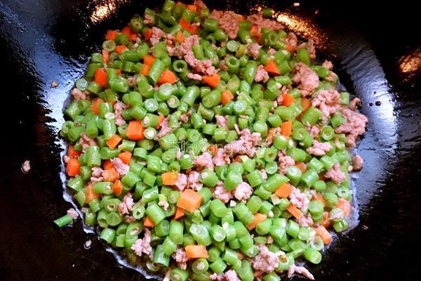 榄菜肉末炒豆角的做法图解8