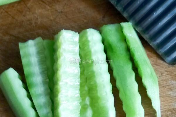 醋熘黄瓜条的做法图解3