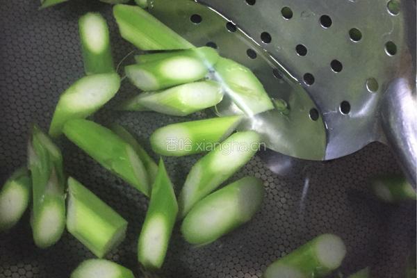 芦笋炒虾仁的做法图解5