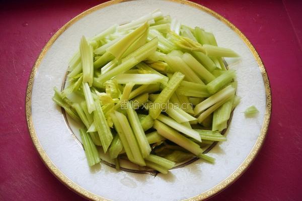 芹菜炒肉丝的做法图解4