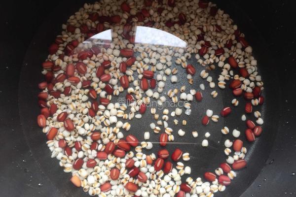 薏米红豆粥的做法图解3