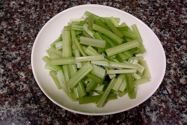 西芹牛肉丝的做法图解2