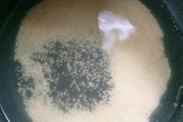 小米番薯粥的做法图解2