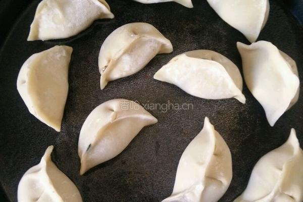 煎饺抱蛋的做法图解3