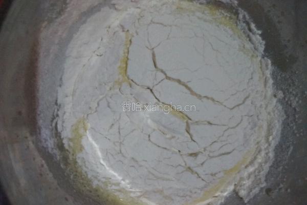 6寸拉花戚风蛋糕的做法图解6
