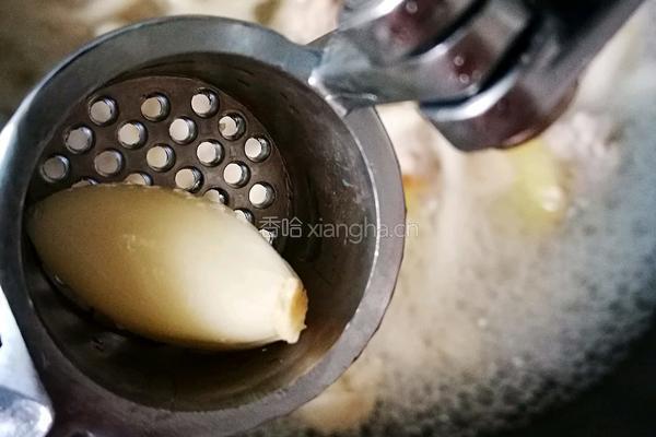 「Cathy边吃边营养」海鲜菇丸子靓汤的做法图解14