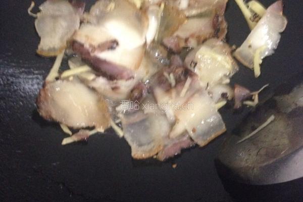 腊肉炒韭菜苔的做法图解3