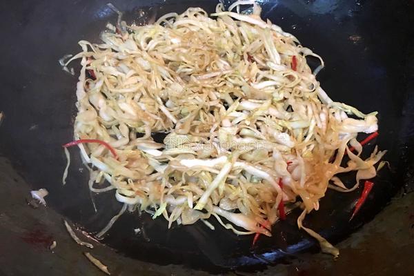 蚝油包菜丝的做法图解5