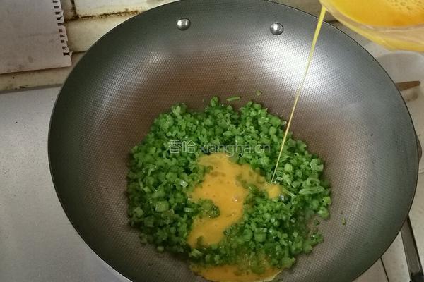 山芹炒鹅蛋的做法图解5