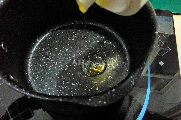 痛经蛋(红酒荷包蛋)的做法图解3